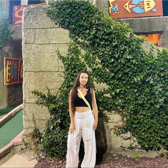 Meet your Posher, Amber - Picture 3 of 3